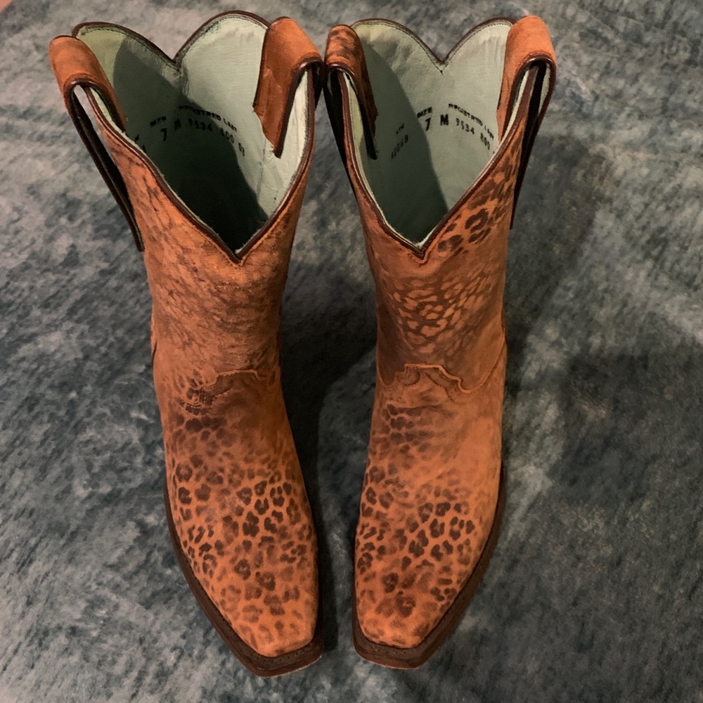 Corral leopard print cowgirl boots 💜